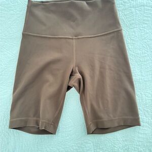 Lululemon Athletica Brown Bike Shorts Minimalist Design Size 6 in EUC